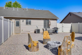 Townhome Fire Pit and BBQ, 60 Mi to Zion Natl Park